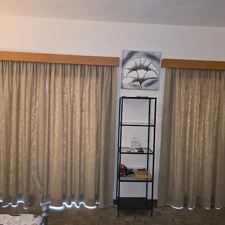 Elias * 基索内加